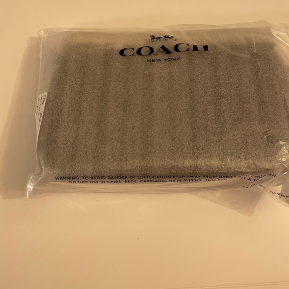 🆕💚💚Coach Nolita 19 Wristlet In Signature Leather💚💚 - Picture 6 of 8